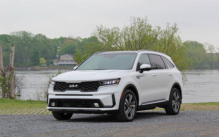 Giá xe KIA Sorento niêm yết và lăn bánh tháng 6/2023